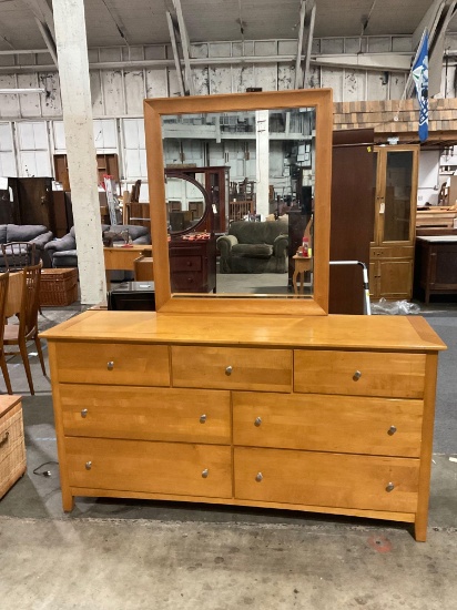 Made in the USA Stanley home furnishings maple bedroom dresser with beveled mirror see pics