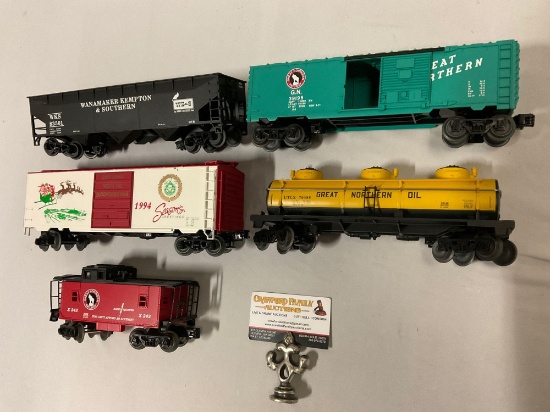5 pc. lot vintage LIONEL ELECTRIC TRAINS Great Northern Locomotive O Scale train cars / caboose ,