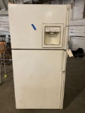 General electric refrigerator freezer with ice cube maker and water dispenser tested and working