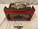 Vintage Sears Roebuck & Co SILVERTONE FM / BC tube radio, sold as is, approx 11 x 9 x 7 in.