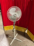 Wind chaser rotating, adjustable, multi speed floor fan tested and working