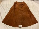 Ladies Apostrophe pig split leather skirt, approx 31 x 40 in. Size Small 8-10.