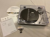 Audio-Technica AT-LP120-USB Direct Dive Professional Turntable record player in like new condition