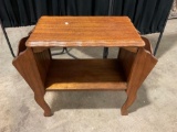 Very nice vintage Oak accent/end table with side magazine storage