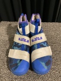 Nike Lebron Soldier X (885682-991) Basketball sneakers in Blue, purple and white. Size 12