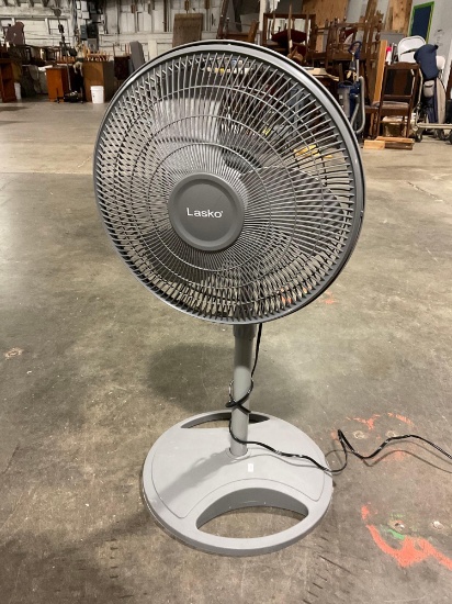 Short LASKO oscillating 3-speed Fan. Tested and working.