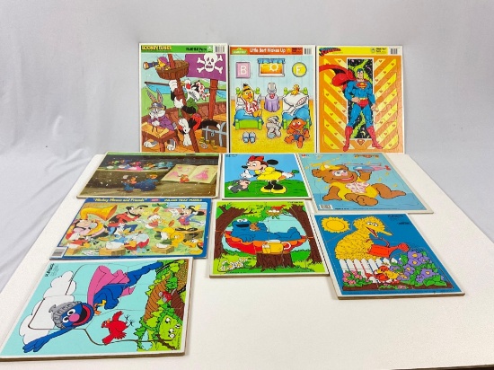 assortment of 10 children's puzzles/ looney Tunes, Disney, sesame Street, Superman, Muppets