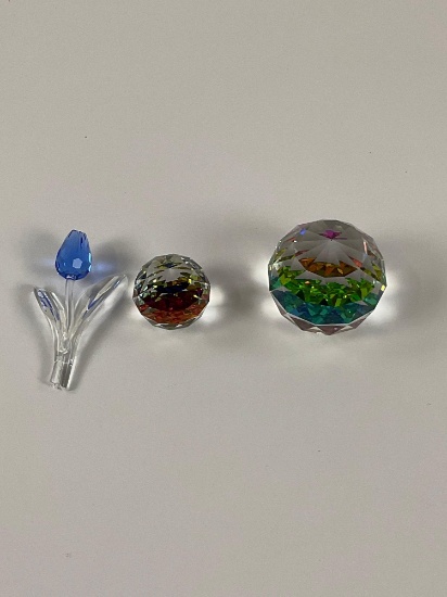 Three pieces of Swarovski Crystal, 2 spheres, 1 tulip.