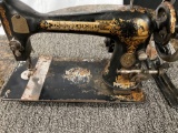 Antique SINGER Sewing Machine. Serial No. 15884725