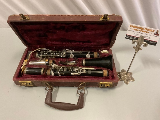 Antique BUNDY clarinet in hardcase, approx 14 x 7 x 4 in.