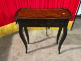 HOOKER brand side table with floral insignia.