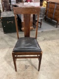 Single Oak chair with cushioned seat. See pics.