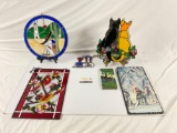 Small collection of art pieces, including stained glass and porcelain/ceramic pieces, 6ct