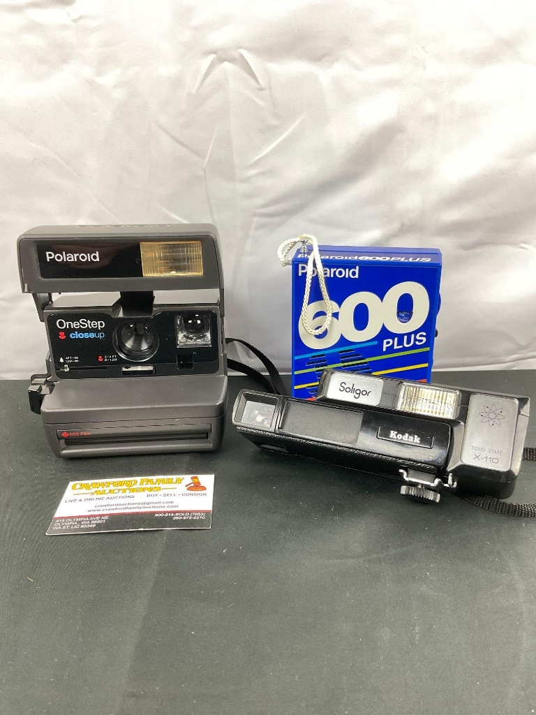 Vintage Polaroid One Step closeup 600 film camera w/ Polaroid 600 plus radio  & Soligor x-110 | Art, Antiques & Collectibles Collectibles Vintage & Retro  Collectibles | Online Auctions | Proxibid