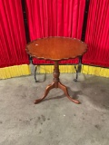 Vintage pie crust side table, approx 26