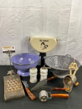 Vintage kitchenware collectibles incl. marble S&P, bakelite(?) handle tools, enamel colanders etc