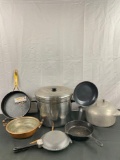 Selection of vintage & modern cookware incl. cast iron pan, egg pans, Wagner Ware Magnalite pot