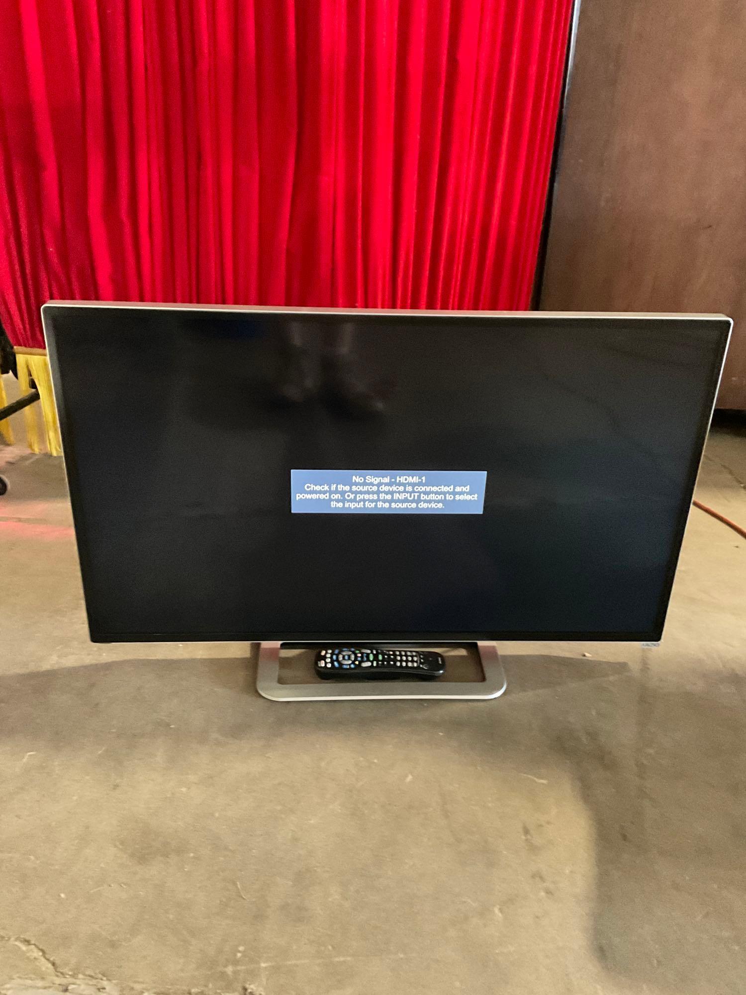 Vizio 39 Tesla TV M401i-A3 w/ remote