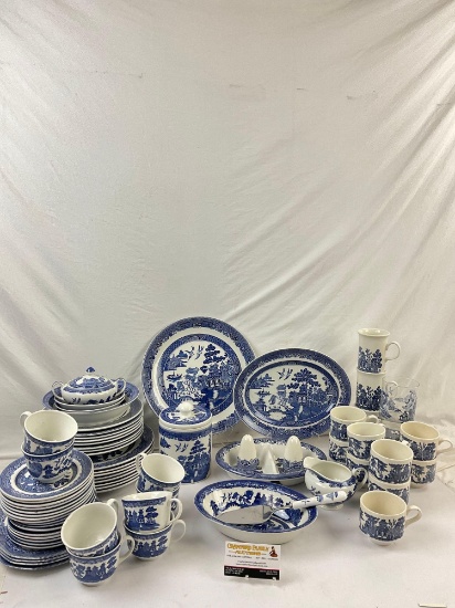 70 pcs Johnson Bros. Fine China Set. Blue & White Oriental Pattern. Apothecary Jar. See pics.