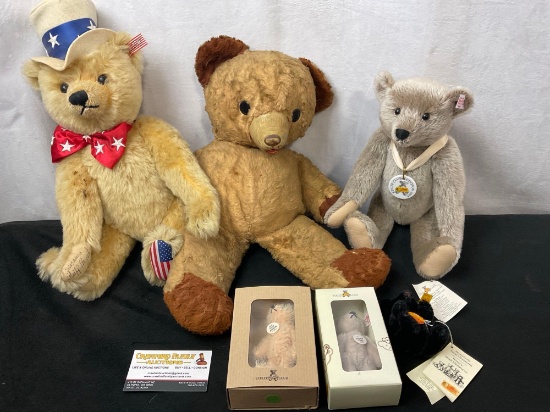 Collection of Steiff Bears, 5 pieces, 1 large, 1 medium, and 3 smaller. 1x Signed by Susanna