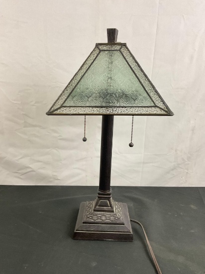 Beautiful Leaded glass lamp with 2 string pulls & Composite base - See pics