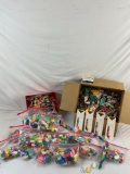 Approx. 1000+ pcs Origami Collection. 1000+ Folded Paper Cranes. Decorated Envelopes. See pics.