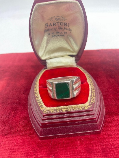 .925 sterling silver and malachite mens sz. 9 ring with simple design
