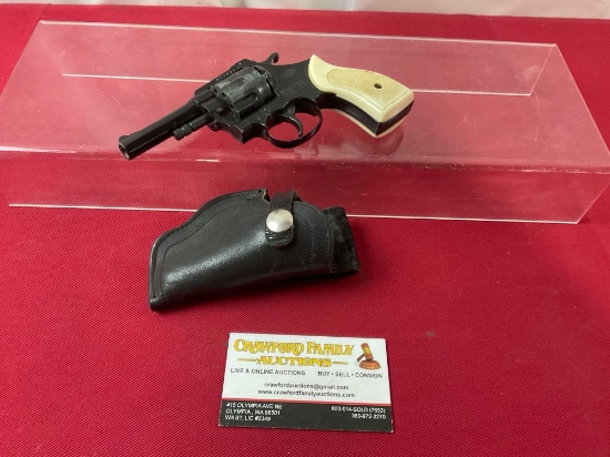 Mondial Mod 999 Brevettata Starter Pistol, .22 Blanks, 8 Round Cylinder, Black w/ white handles