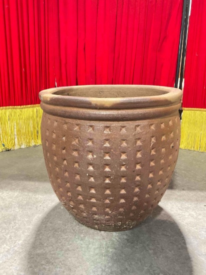 Umber Brown Terra Cotta Garden Planter Pot w/ Dimple Pattern. Very Good Condition. See pics.