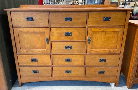 Fairmont Designs Modern Mission Style Oak Finish 11-Drawer Dresser. Excellent Condition. See pics.