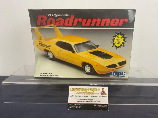 MPC 1/25 Scale Car Model Kit, 71 Plymouth Road Runner, 3 in 1 kit, Stock, Drag & Superbird