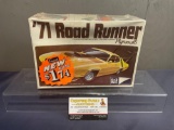 Super Rare Factory Sealed 1971 Plymouth Road Runner MPC 1/25 Scale Model Kit, original box