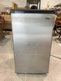 Sanyo Mini Refrigerator Model SR-4433S. Tested, Works. Very Good Condition. See pics.