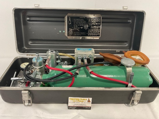 Vintage Stephenson Minuteman Resuscitator in case, Oxygen Tank, signs of age, old rubber