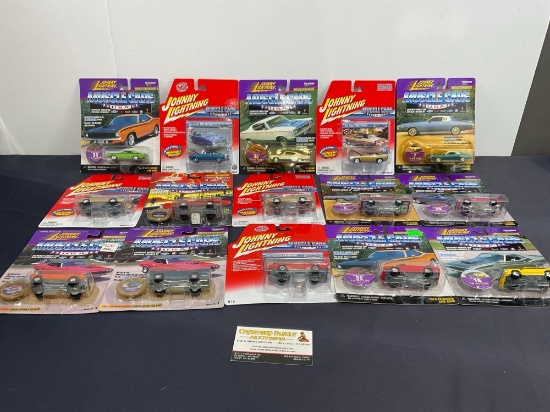 15 Johnny Lightning Model Diecast Cars, MOPAR Cudas, Dodge Chargers & AMC Javelins