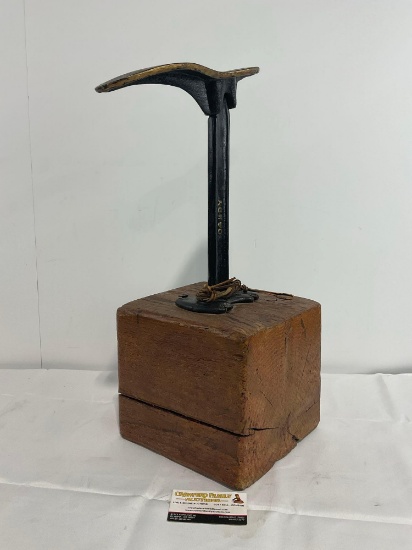 Dandy Cast Iron Cobblers Anvil, one Last included, Mounted on Wooden Block