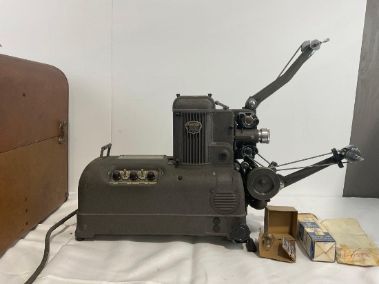 Rare Early 20th Century Ampro Corp Century 10 Amprosound Projector 16mm, in case