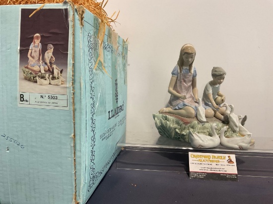 Vintage LLADRO Statue no 5303, Playing with Ducks at the Pond, in original box