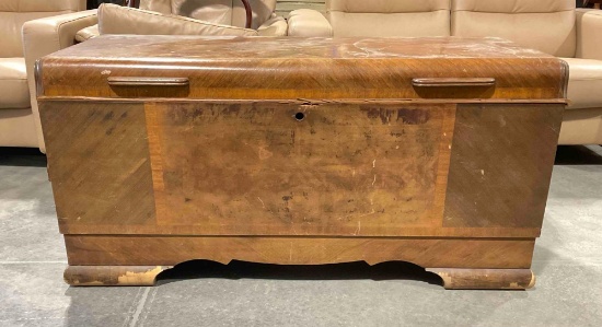 Vintage Lane Cedar Lined Wooden Waterfall Hope Chest. Good Condition. Needs TLC. See pics.