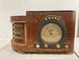 Vintage 1939 Zenith 6-8-322 Radio, Rare & Collectible, Stars & Stripes, makes noise, needs TLC