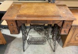 Antique Singer Sewing Machine Cabinet Model J660514. Very Good Condition. See pics.