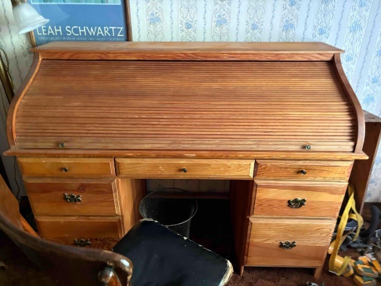 Full size Pine ? roll top desk in good condition comes w/ antique rolling office chair