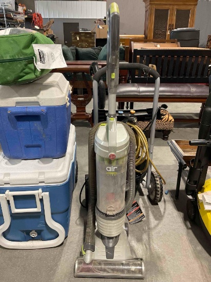 Hoover Air Lite Wind Bagless Wind Tunnel Vacuum Cleaner Model UH72460. Tested, Works.