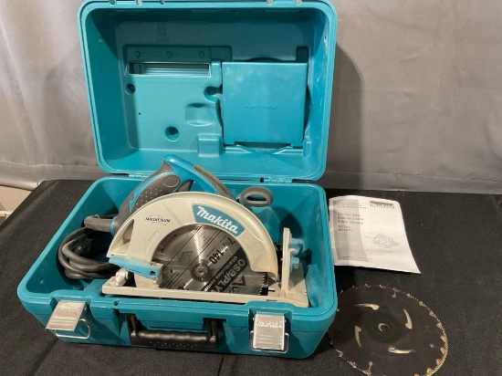 Makita 5007MG 7 1/4 inch corded circular saw, w/molded plastic case