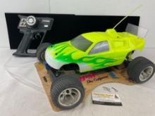 Team Associated RC10T3 Stadium Truck 1/10 Scale, w/Novak ESC, Futaba Receiver & Controller w/shell