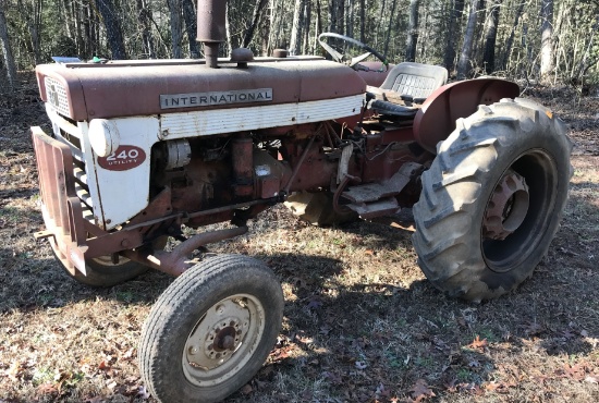 International 240 Utility Tractor