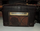 Admiral Standard Broadcast Tabletop Radio in Plastic Case