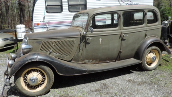 1934 Ford 4 Door Suicide Door Sedan Bonnie and Clyde Car