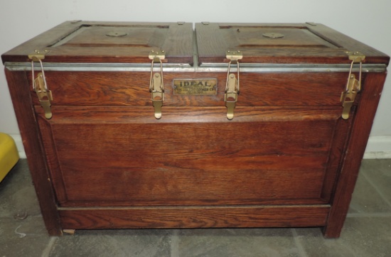 Antique Oak Toledo Cooker Company Ideal Portable Chest