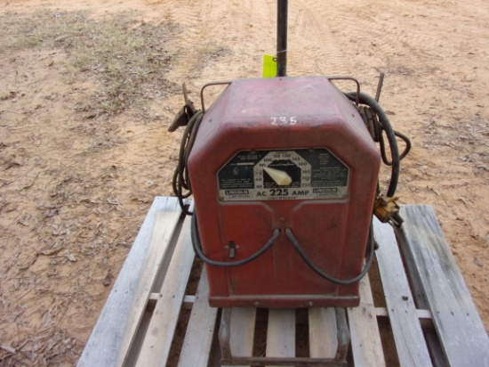 LINCOLN WELDER 225 AMP